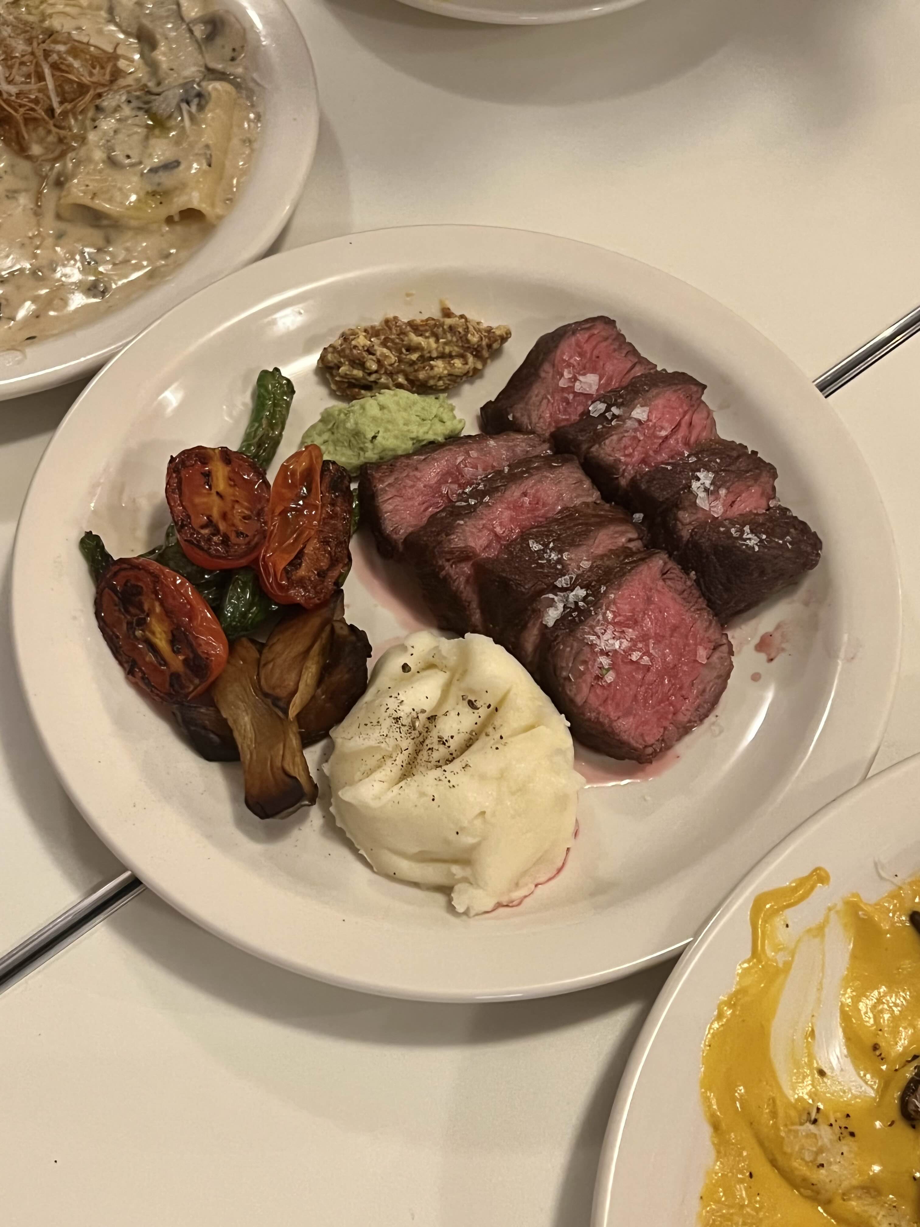 hick 스테이크 레드와인을 시켰다면 추천