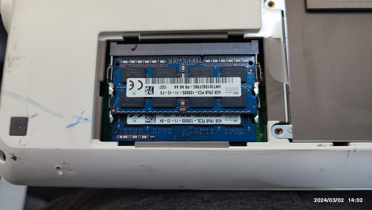 SK하이닉스 DDR3 4GB 메모리를 추가 중