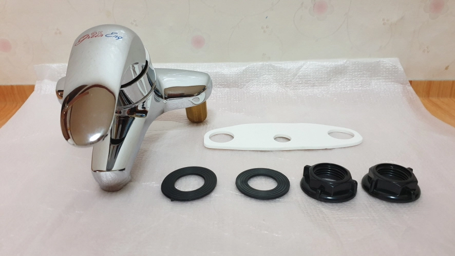 세면대 수도꼭지 구성품