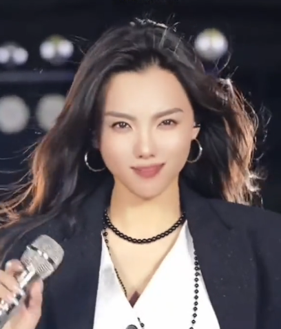 뮬란 중국가수 전화받아7