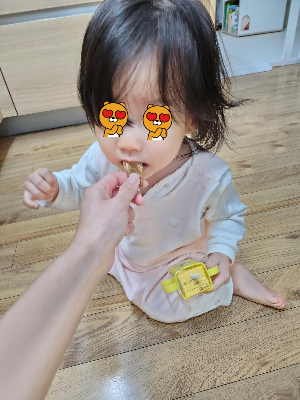 고구마 먹는 아기