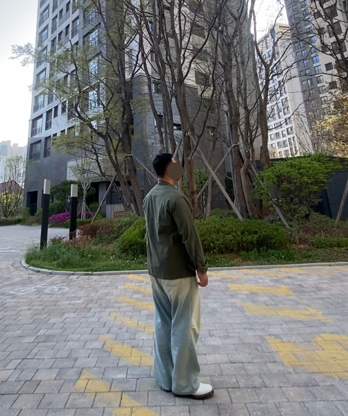 데일리룩('26. 4. 18.)브론슨 논스탁 OG-107 재킷, 무신사스탠다드 슬리브 티셔츠, 에러스익셉티드 와이드 연청 데님 팬츠 연청바지, 닥터마틴 1461 3홀 스무스 화이트