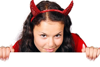 악마-머리띠를-쓴-여자