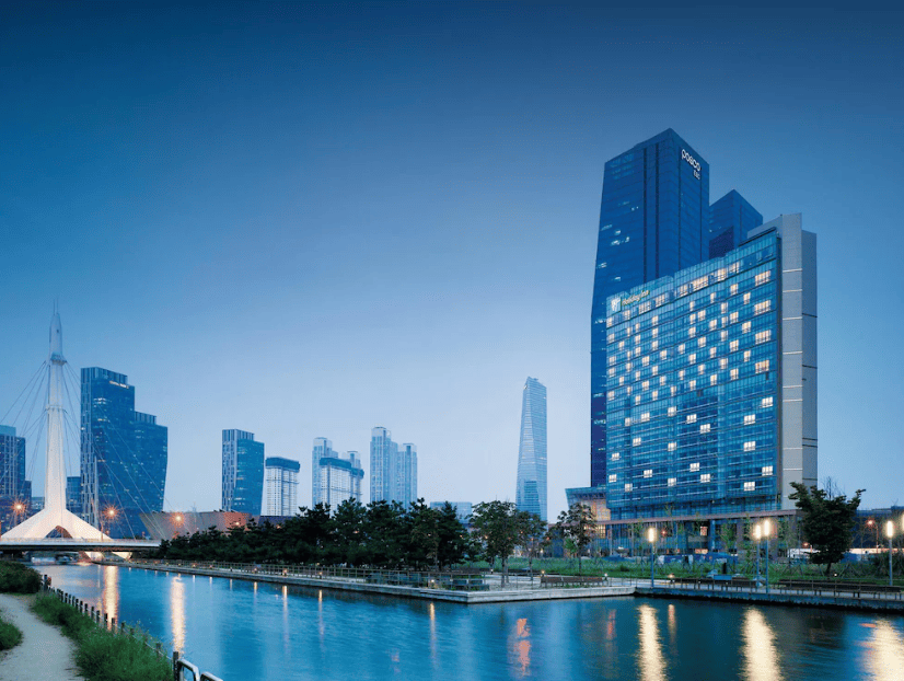 홀리데이 인 호텔 외관 사진