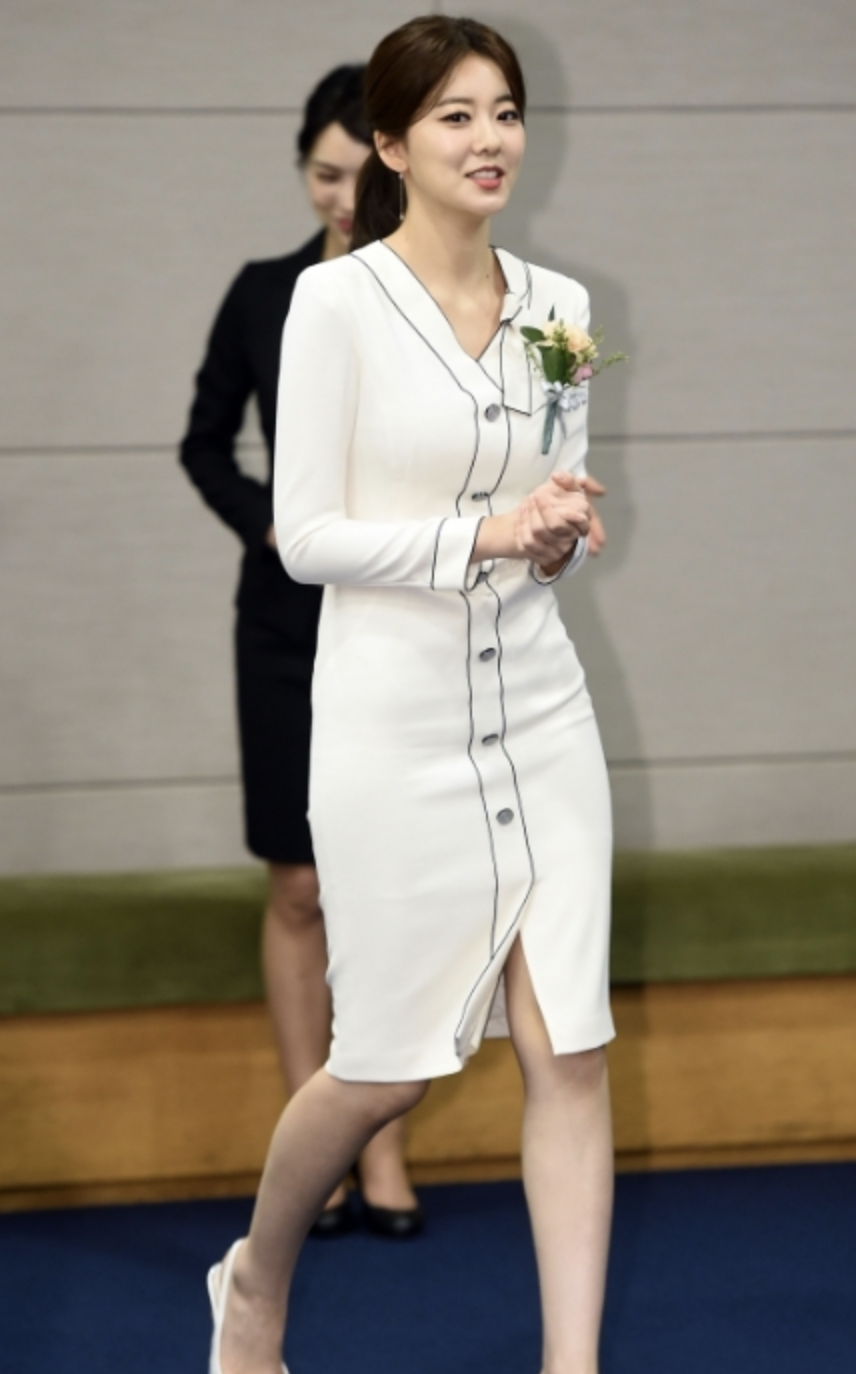 김민형 원피스 다리