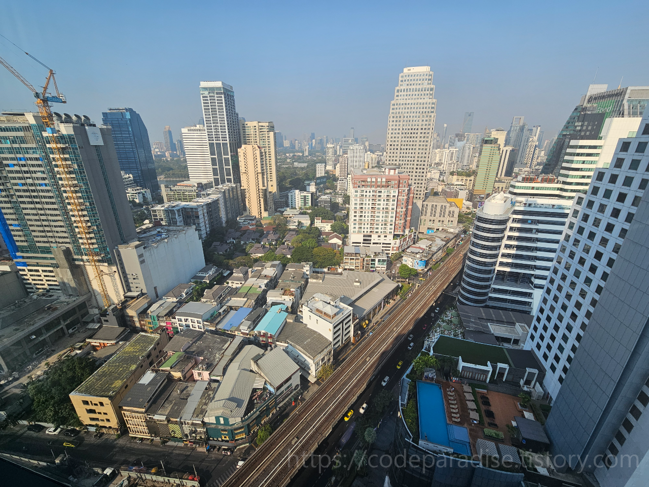 ํธํ
์ฌ์ง