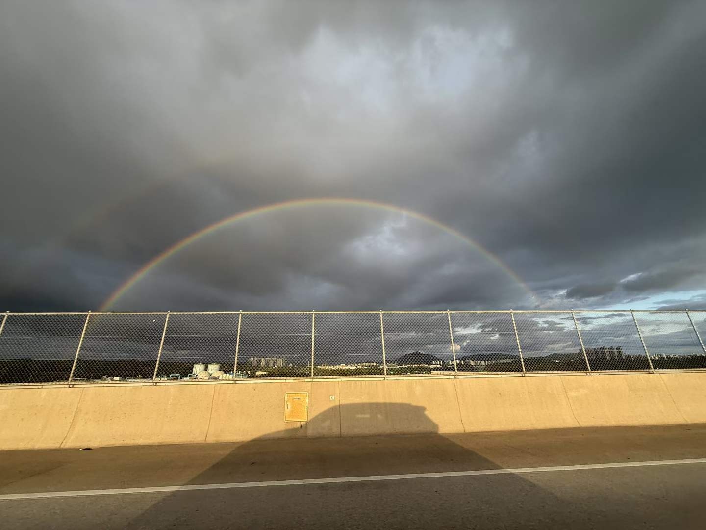 다리위에서찍은이중무지개사진