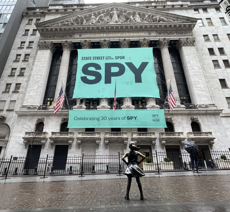 ETF SPY SCHD