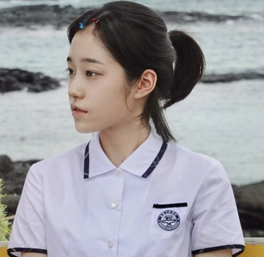 노윤서 교복
