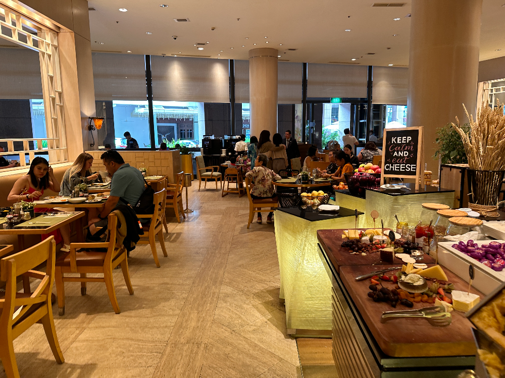 콘래드 센테니얼 호텔 조식