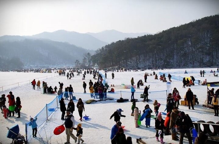 안성 두메호수 빙어축제, 입장료 및 놀이시설, 겨울철 빙상 위에서 빙어낚시 등 겨울 레포츠를 경험할 수 있는 축제가 열린다고 합니다.