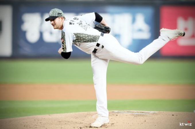 kt wiz 벤자민 투수