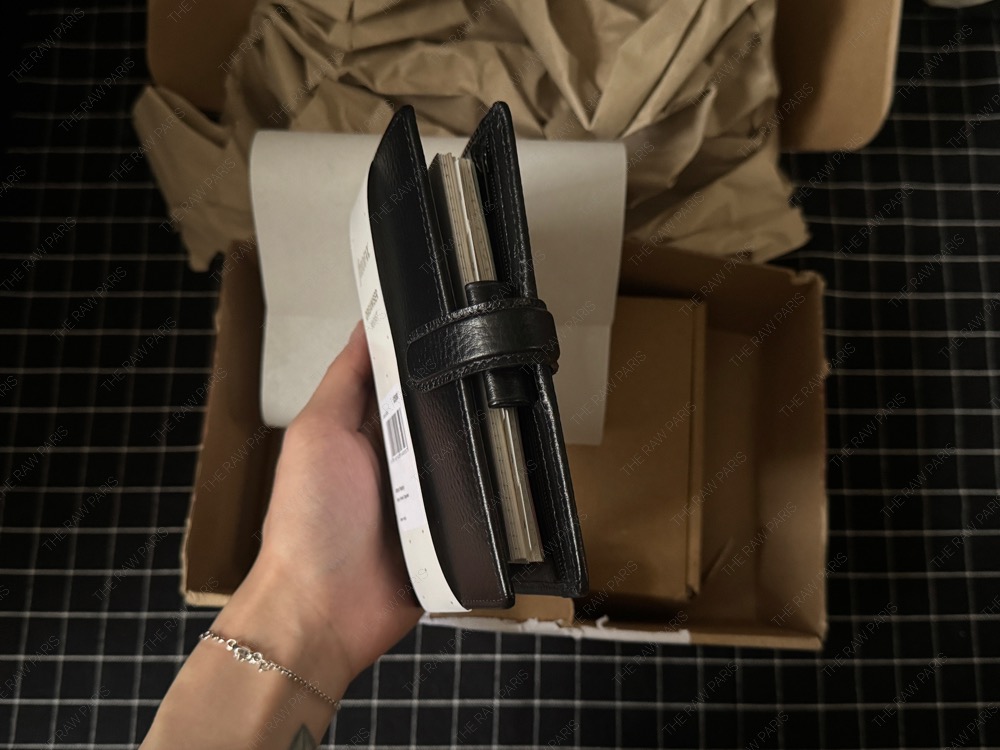 유럽 고급 다이어리 filofax finsbury pocket size 핀즈베리의 옆모습이에요.