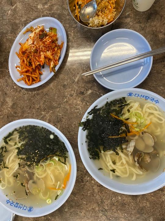 김치-칼국수-한상차림