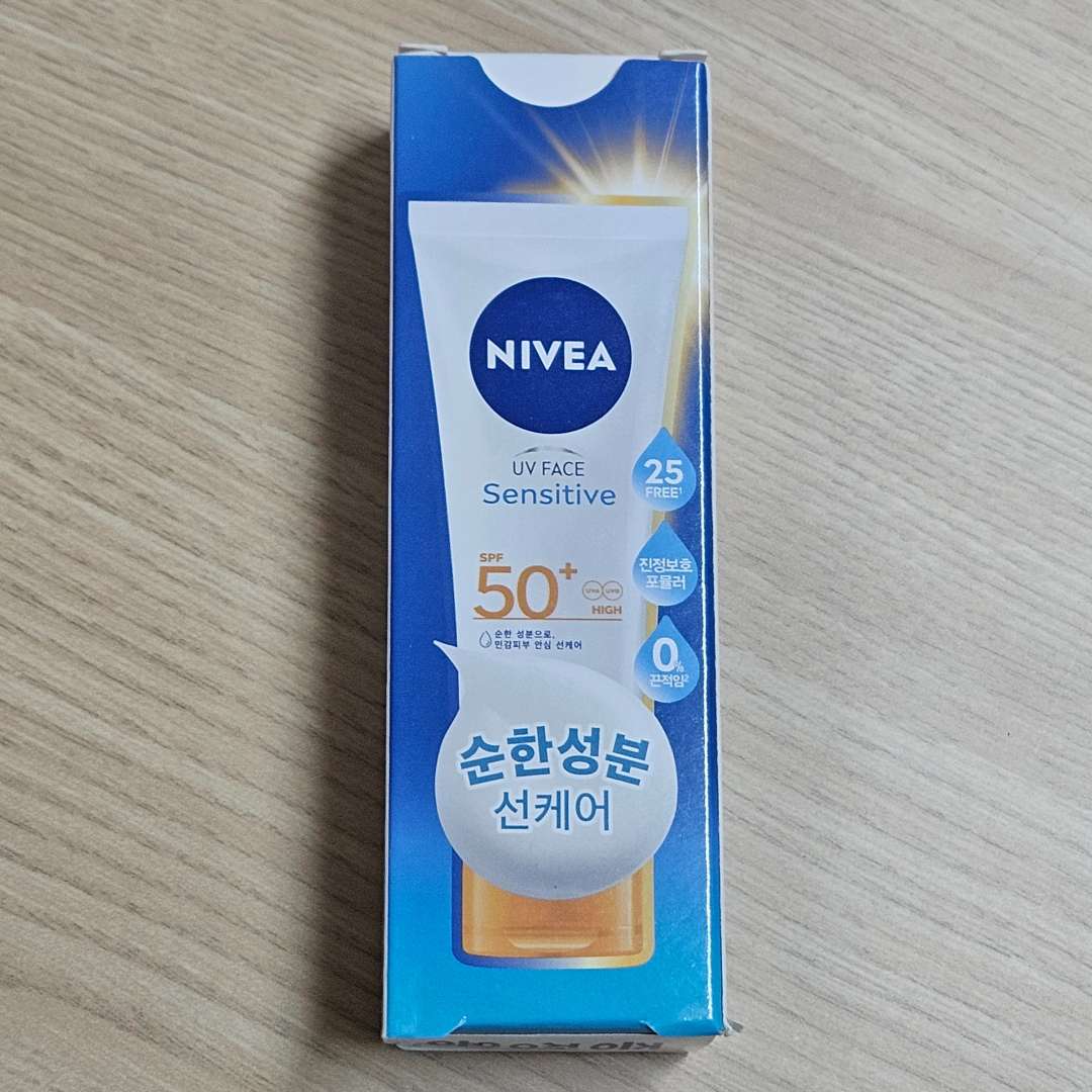 니베아 SPF50+ 민감성 전용 선크림 제품 패키지 사진