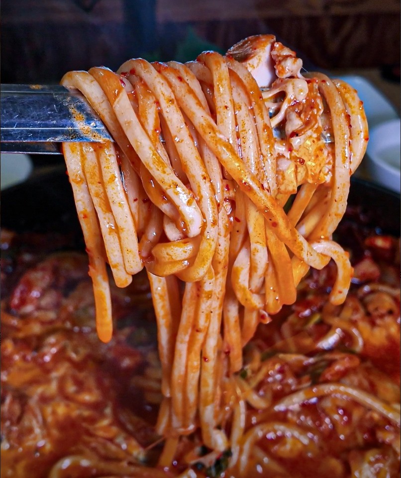 다산신도시 맛집 추천! 유정춘천닭갈비막국수에서 폭탄 치즈 사리 꼭 먹어야 하는 이유
