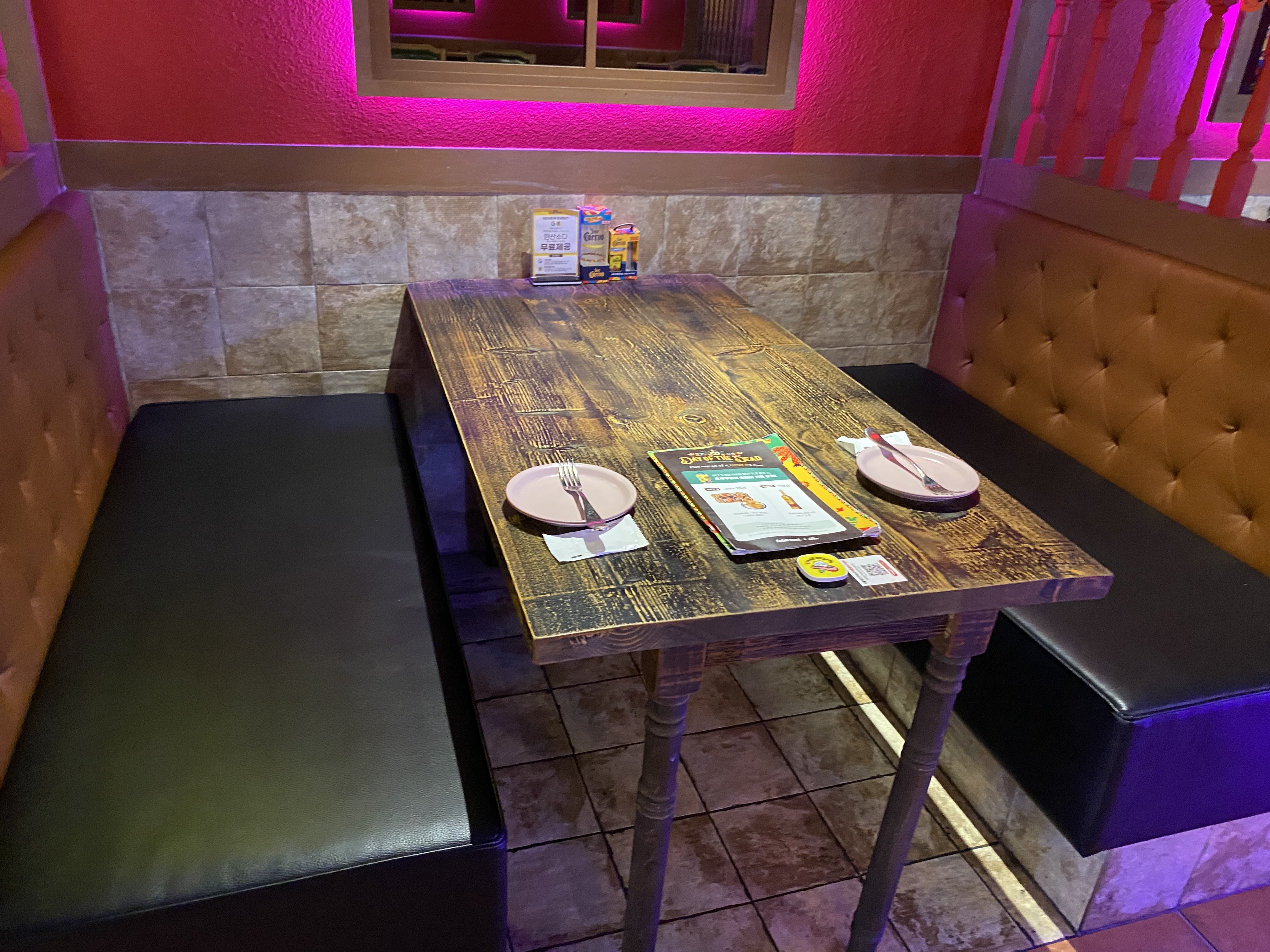 슈가스컬 매장 테이블