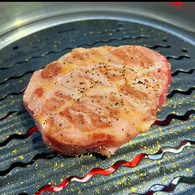 돈 잘버는 젊은사장 소주 맥주 없는 특급 그릴링 돼지 고깃집 숙성 돼지고기 그릴바 뼈등심 근고기 한남동 한남오거리 맛집 서장훈 주우재 추천 소개