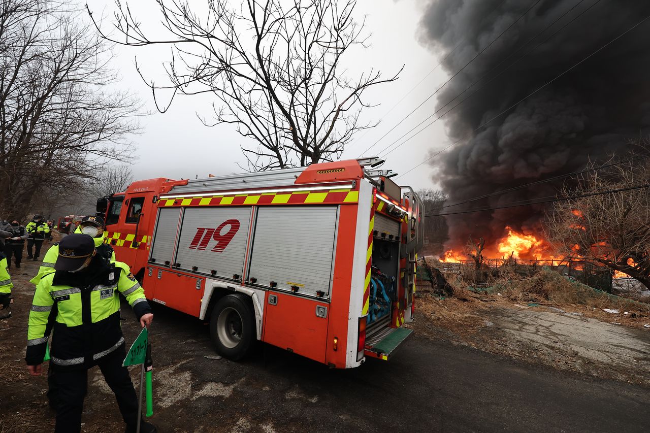 화재진압중인 소방당국