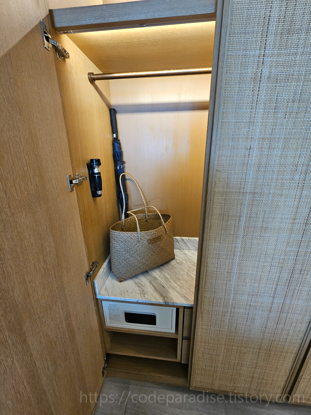 호텔 객실 내부 사진