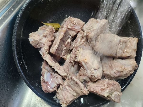 돼지등뼈