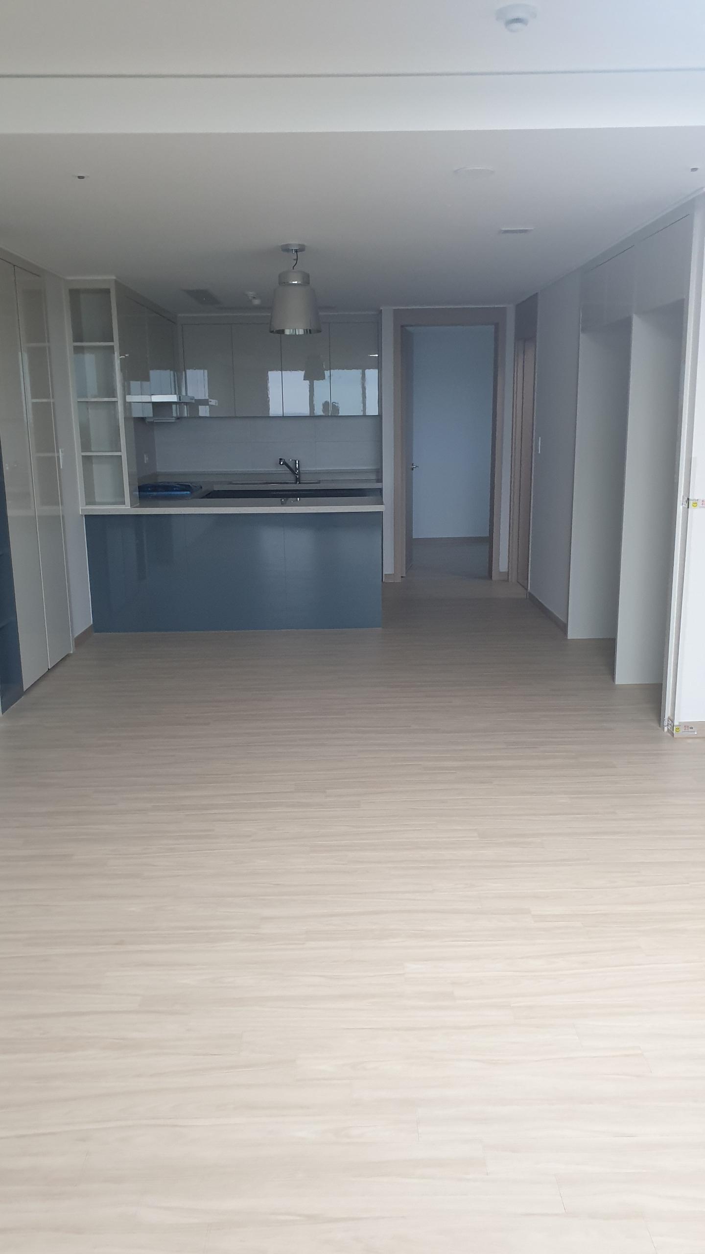 ㄷ 자 모양의 거실