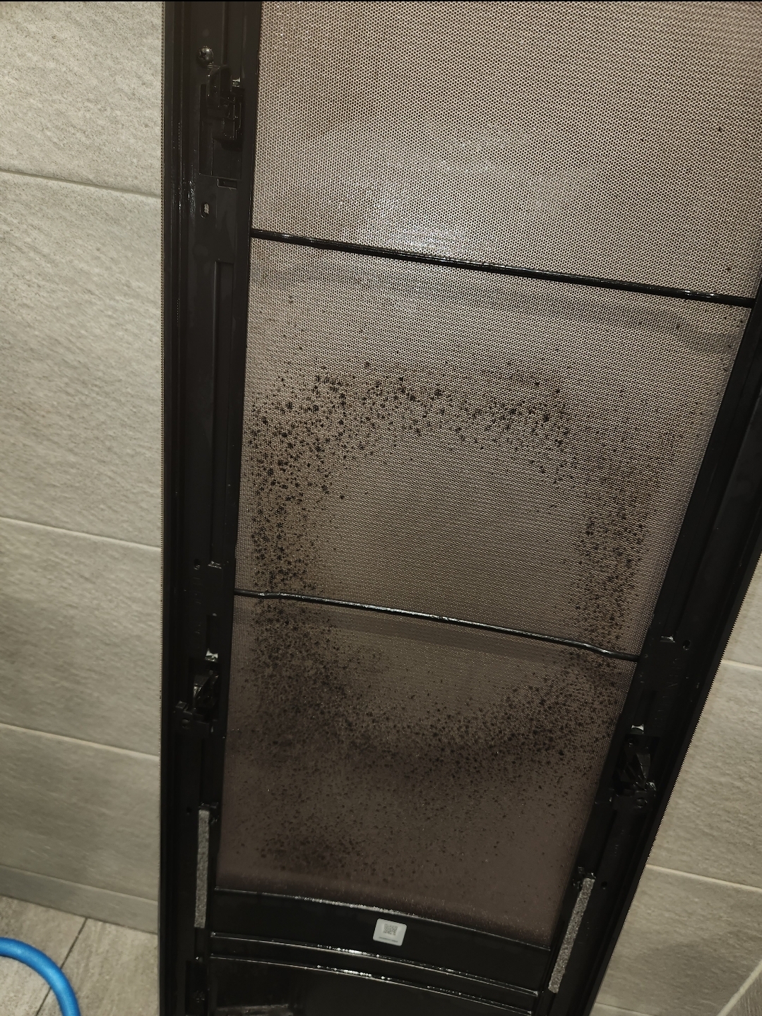 에어컨 커버에 생긴 곰팡이