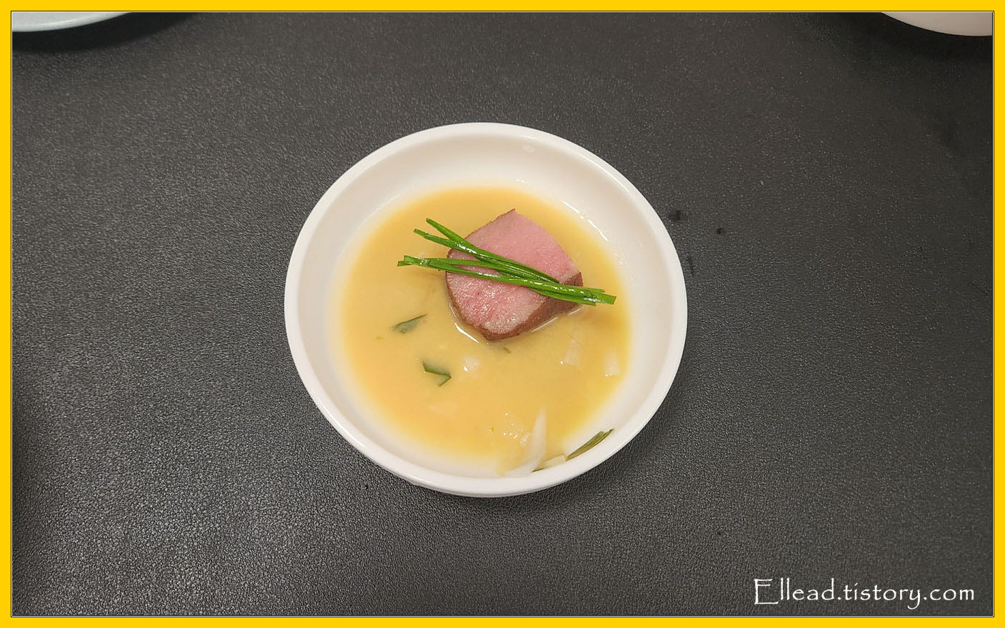 촬영을 위해 모양을 잡아봤다.