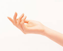 손톱이 잘 부러지는 이유