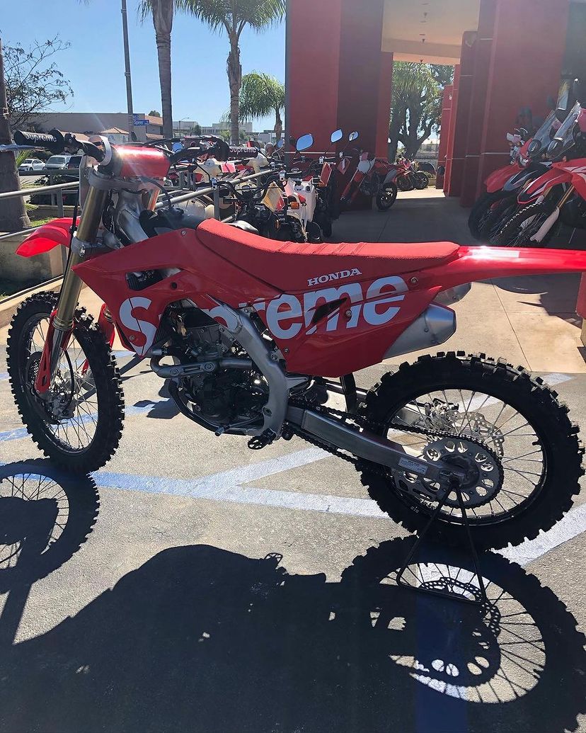 슈프림-혼다-바이크-CRF-250F-오토바이