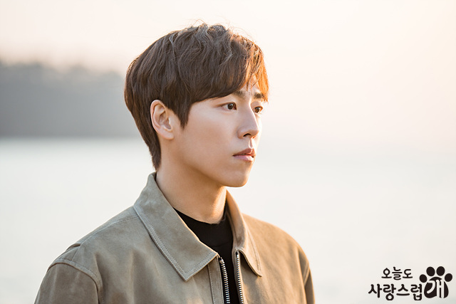 오늘도사랑스럽개이현우