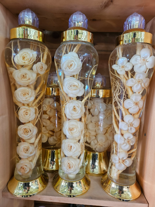 금산에 유명한 인삼으로 꽃을 피워 만든 인삼주