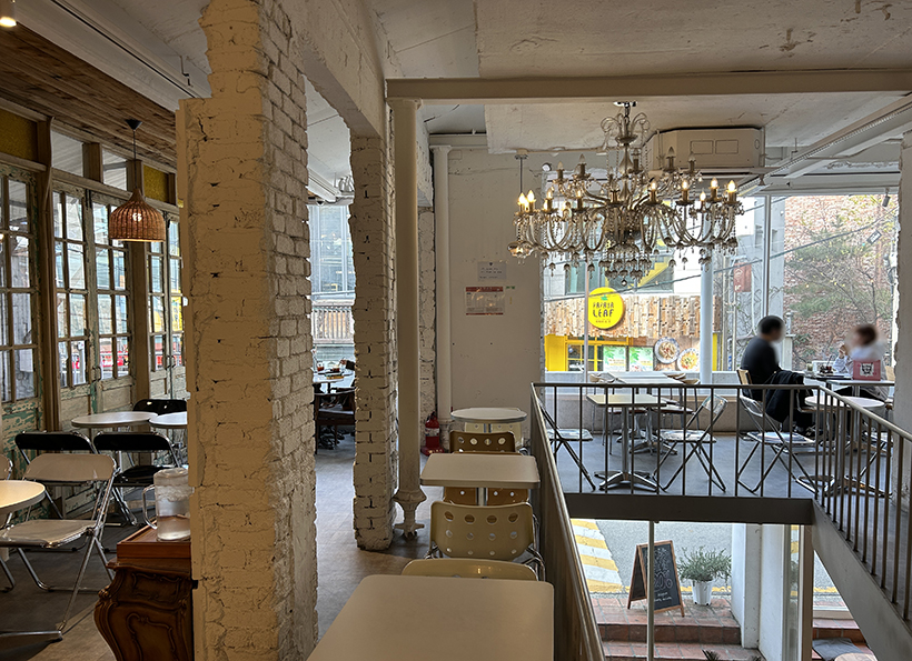 썸띵어바웃커피-2층