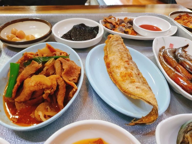식객 허영만 백반기행 167회 왕지혜 편 쥐포튀김, 붉은메기구이, 입맛을 돋우는 새콤달콤 겉절이, 전복장, 새우장 백반 경남 사천 삼천포 맛집 소개