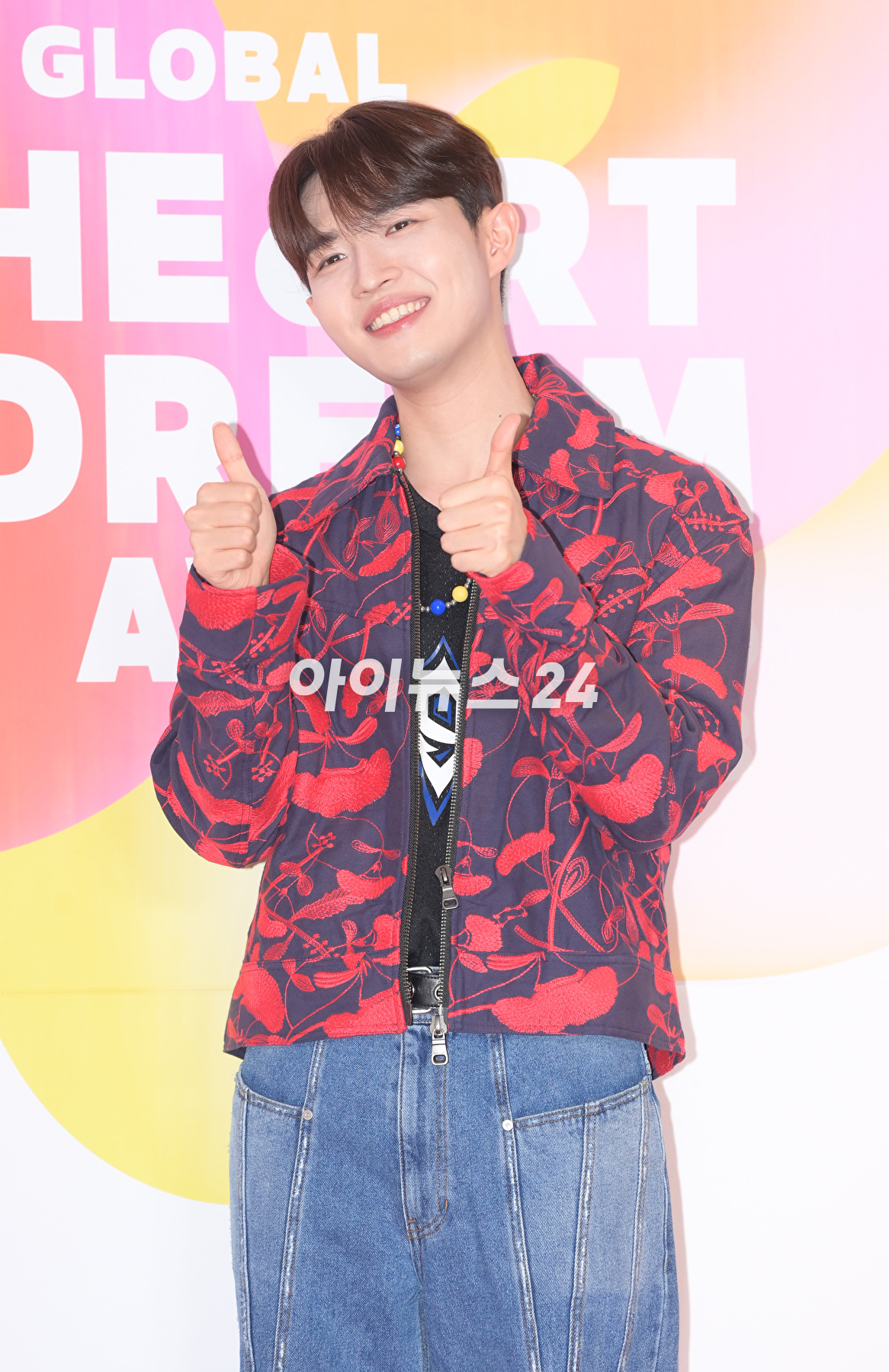 가수 김재환이 10일 오후 서울 송파구 올림픽공원 케이스포돔(KSPO DOME)에서 열린 &#39;2023 K글로벌 하트 드림 어워즈&#39; 레드카펫 행사에 참석하고 있다. [사진=정소희 기자]