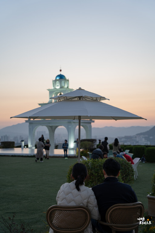 춘천 산토리니 카페 야외자리