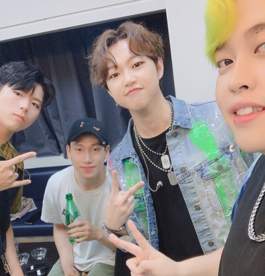 4명의남성의모습