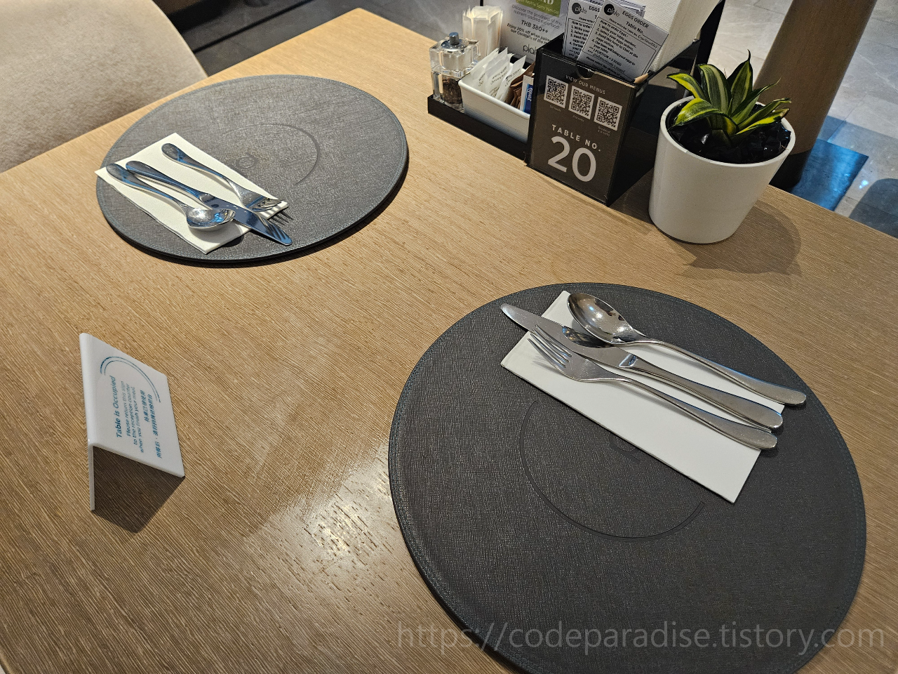 ํธํ
์ฌ์ง