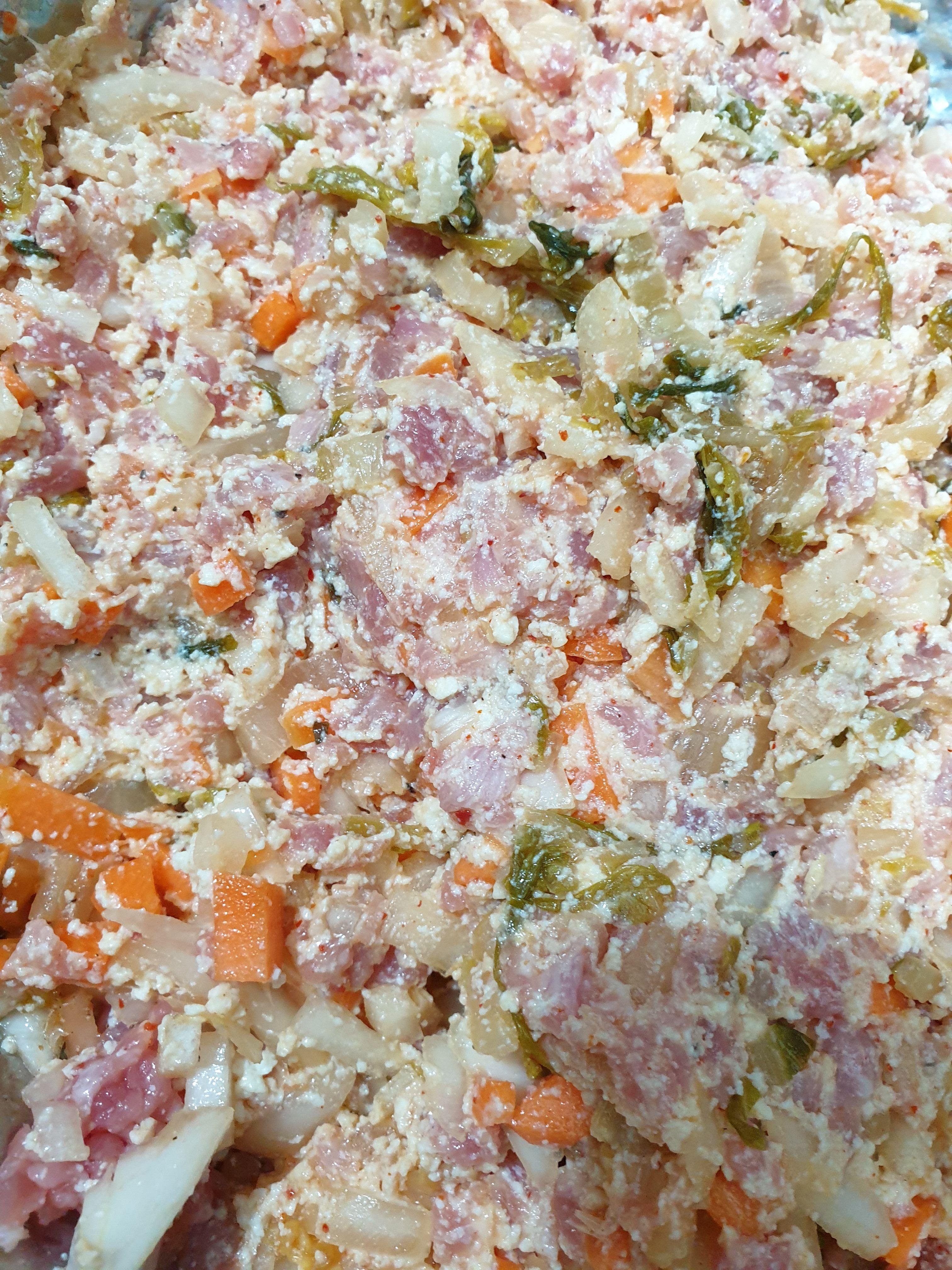 다진양파&amp;#44;다진당근&amp;#44;으깬두부 섞어놓은것