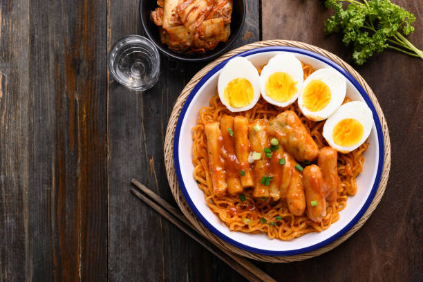 떡볶이 컵 용기, 뜯어보면 전혀 다른 재질이다네요