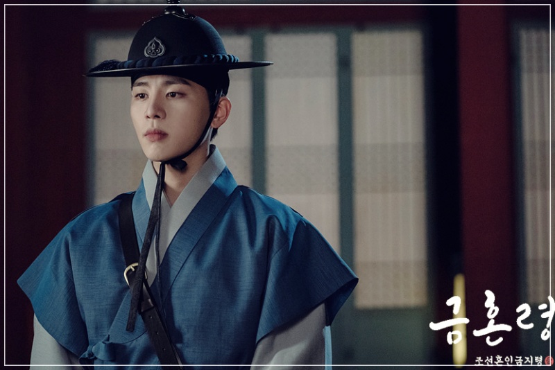 김우석