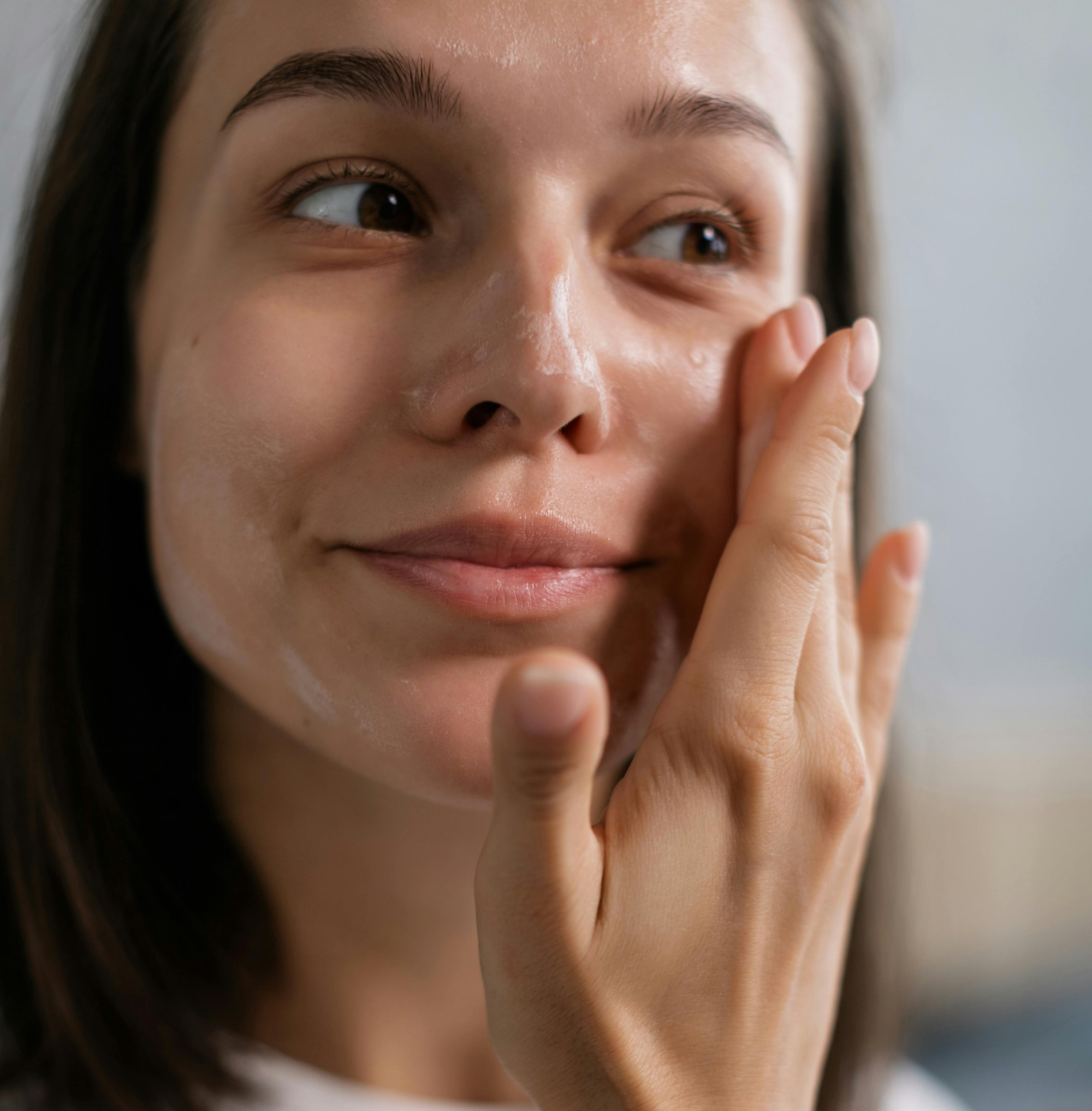 눈 밑 꺼짐? 다크서클과는 다른 &lsquo;눈가 볼륨&rsquo; 문제입니다