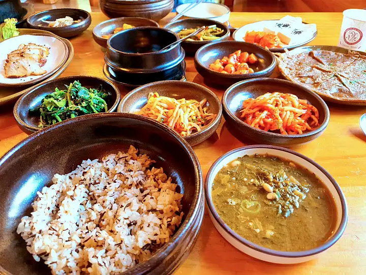 백반기행 178회 박해미 편 한방 백숙 묵전 보쌈 수육 생선구이 한정식 아산 맛집 소개