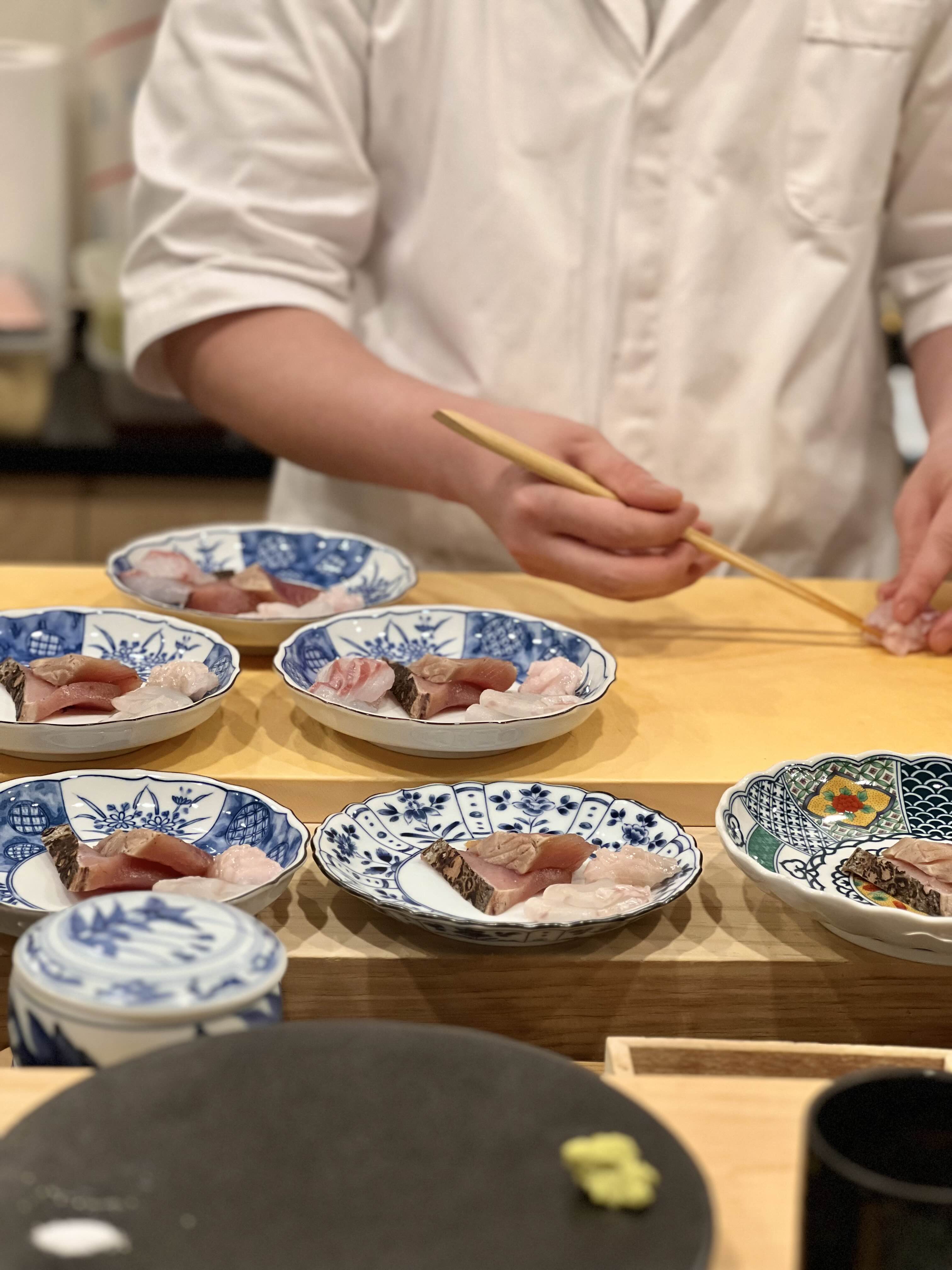 노원 스시 하쿠야 사시미를 담는 중인 셰프님