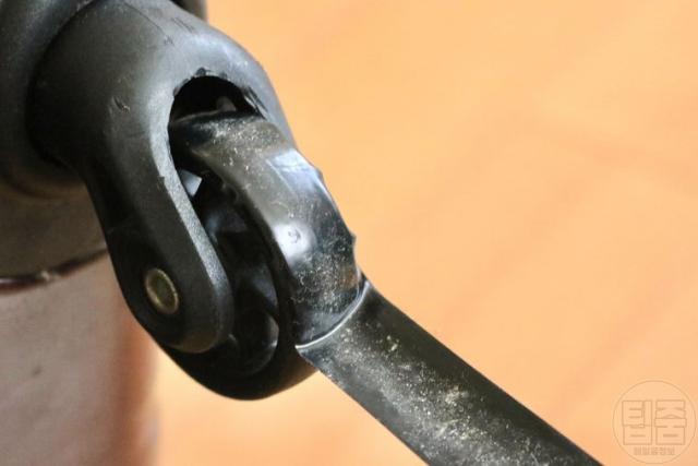 여행용 캐리어 바퀴 청소