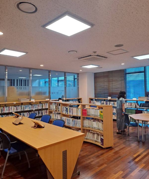 필그림 도서관 풍경