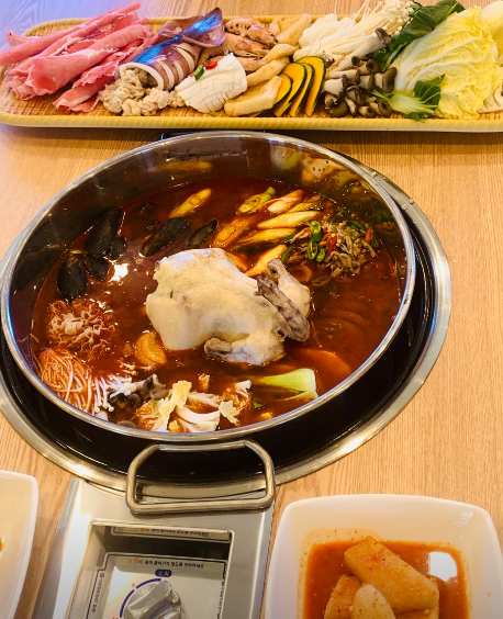 삽다리닭칼국수 대표 메뉴 