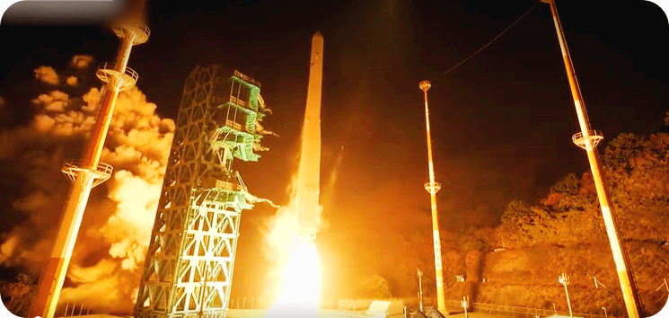 누리호 발사 순간…화염 내뿜으며 날아올라 [사진=채널A]