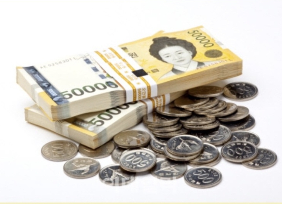 돈이 가득 있는 사진