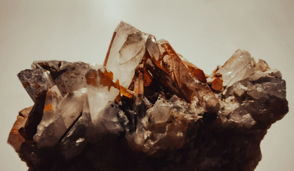 보석과 어울리는 금속 선택하기